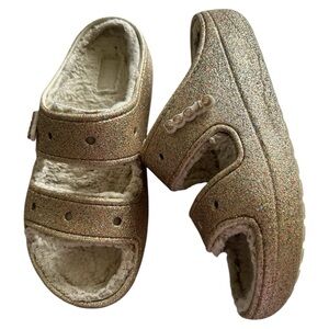 CROCS Classic Cozzzy Cozy Gold Glitter faux fur Sandals in Size 9 women / 7 men